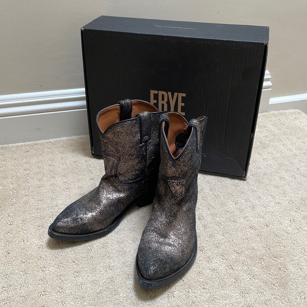 Frye Billy Short Gold Brushed Metallic Boots Brand 7.5 Like New, worn twice
